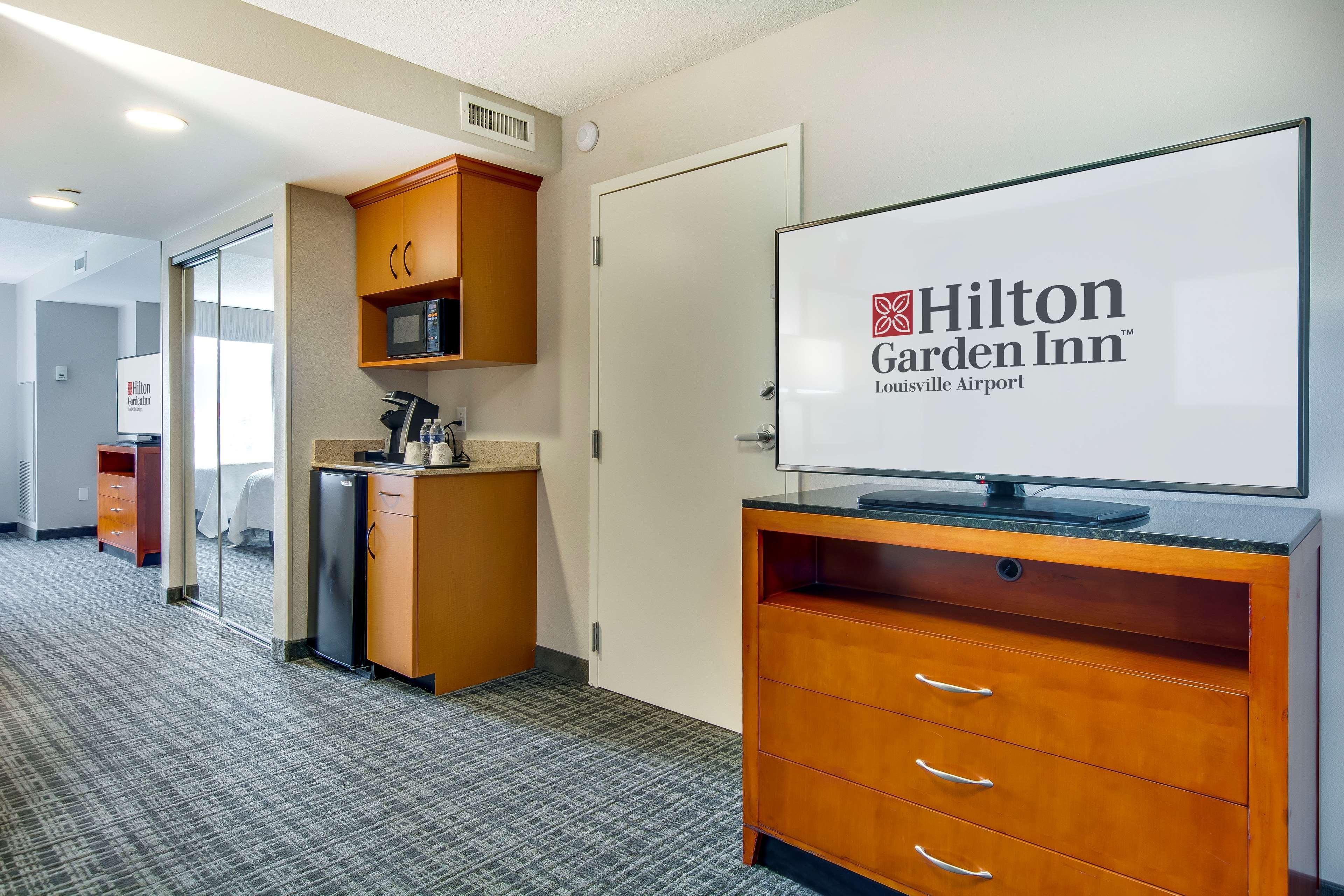 Hilton Garden Inn Louisville Airport Εξωτερικό φωτογραφία