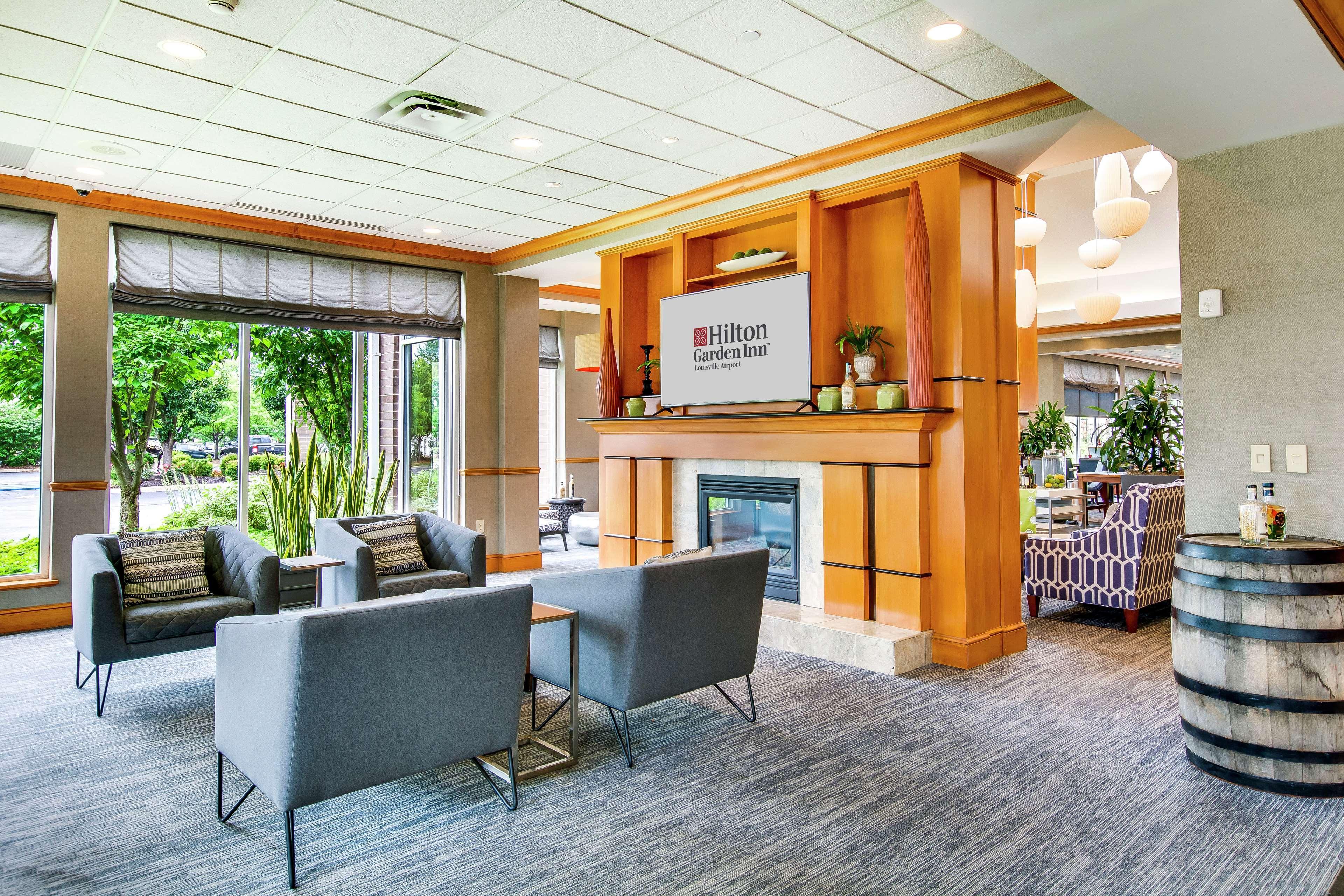 Hilton Garden Inn Louisville Airport Εξωτερικό φωτογραφία