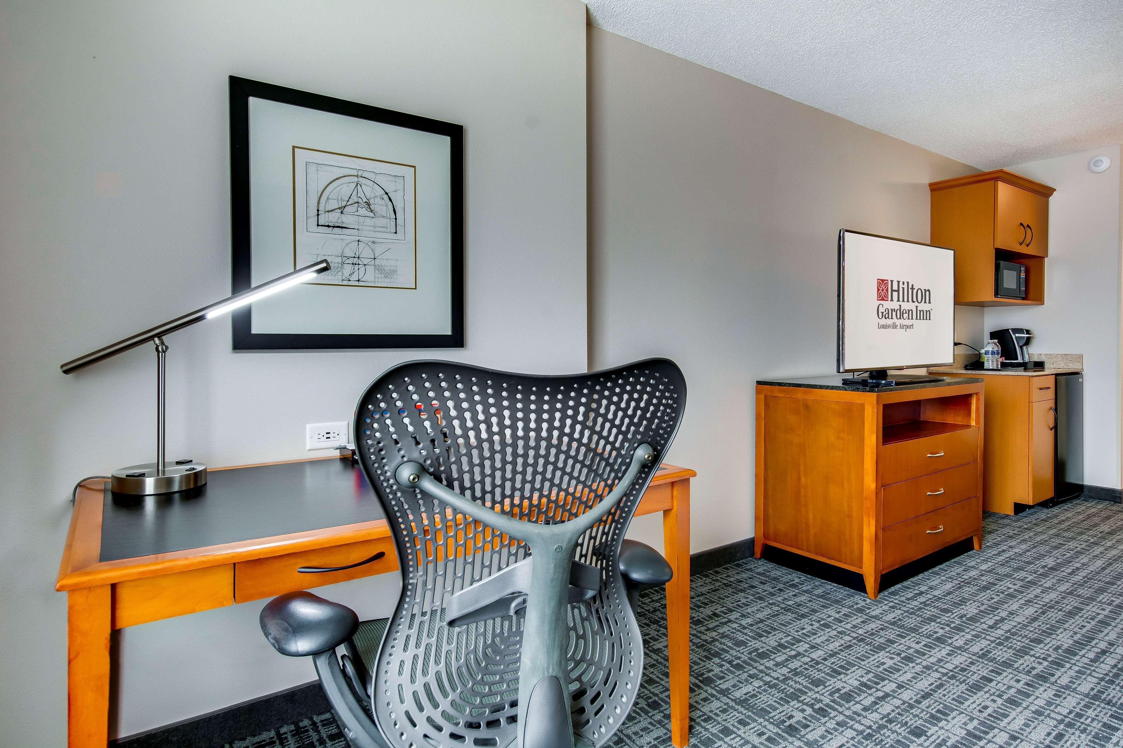 Hilton Garden Inn Louisville Airport Εξωτερικό φωτογραφία