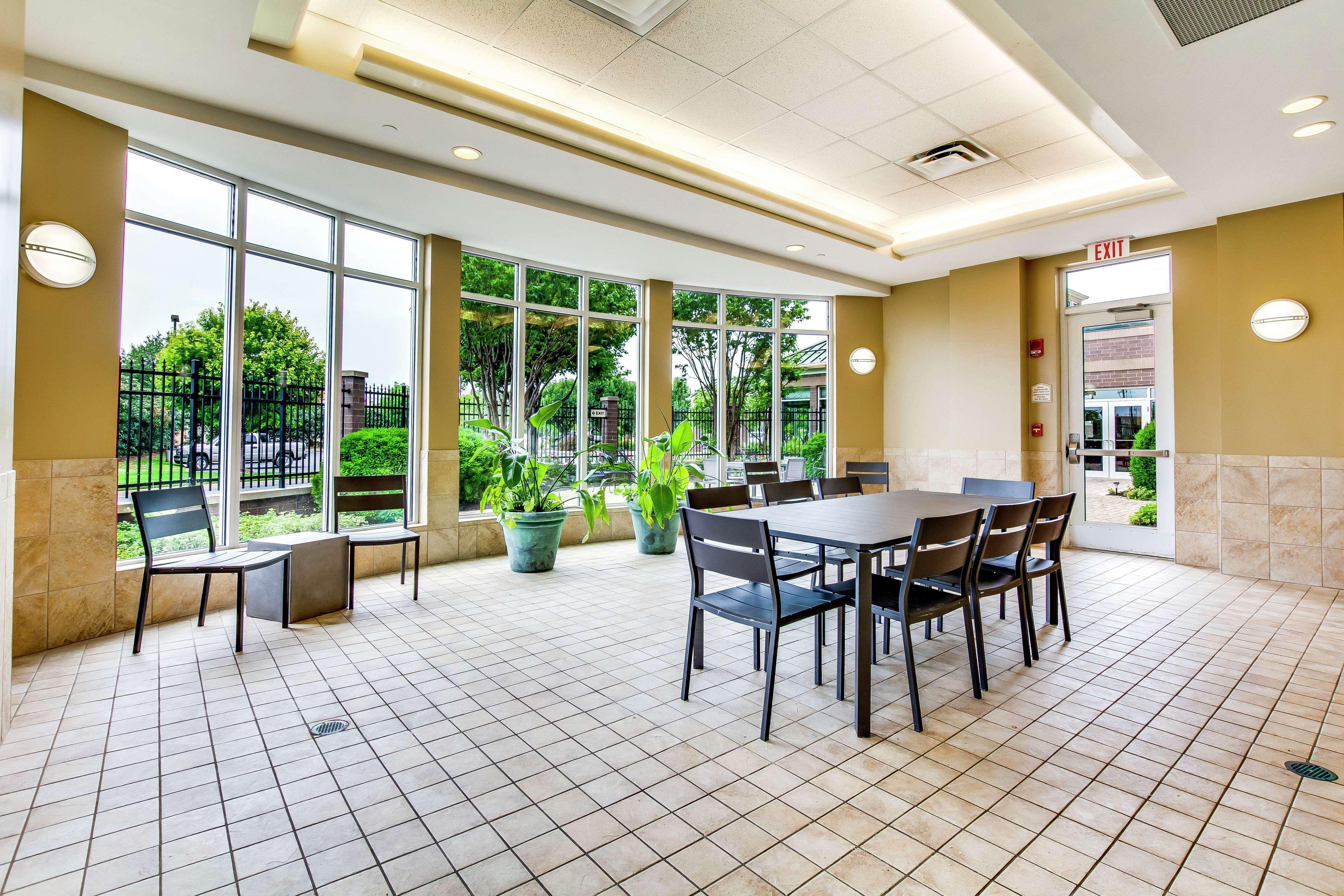 Hilton Garden Inn Louisville Airport Εξωτερικό φωτογραφία